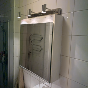 Spegelskåp med belysning