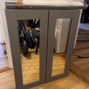 Badrumsskåp med belysning