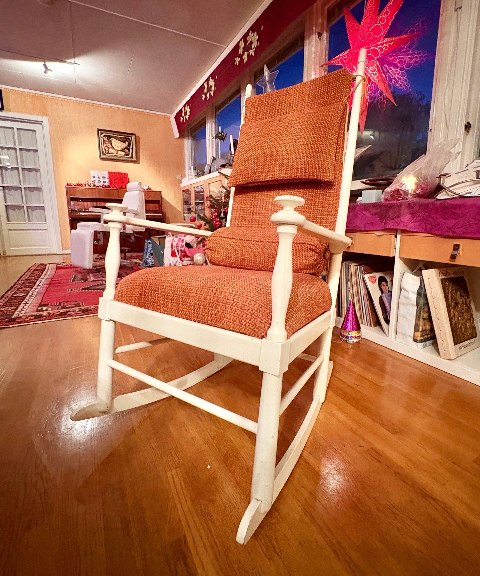 Vit Gungstol Med Orange Klädsel - Bild 6