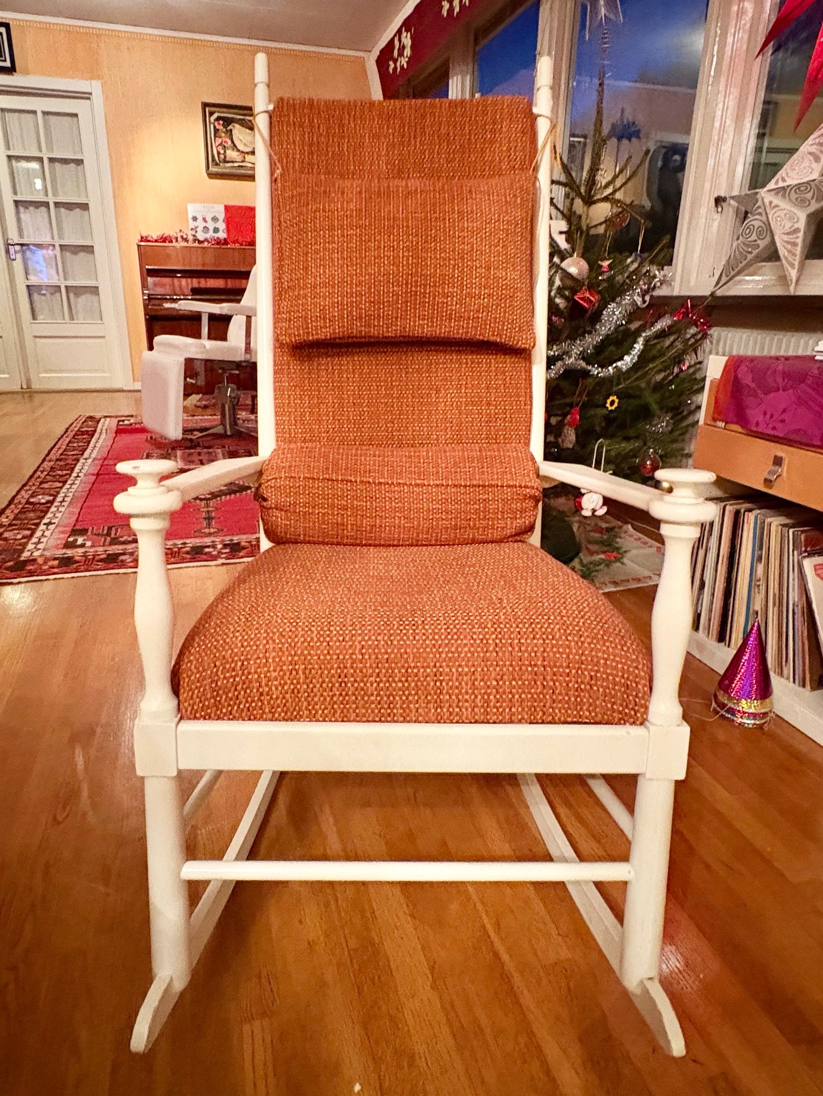 Vit Gungstol Med Orange Klädsel - Bild 5