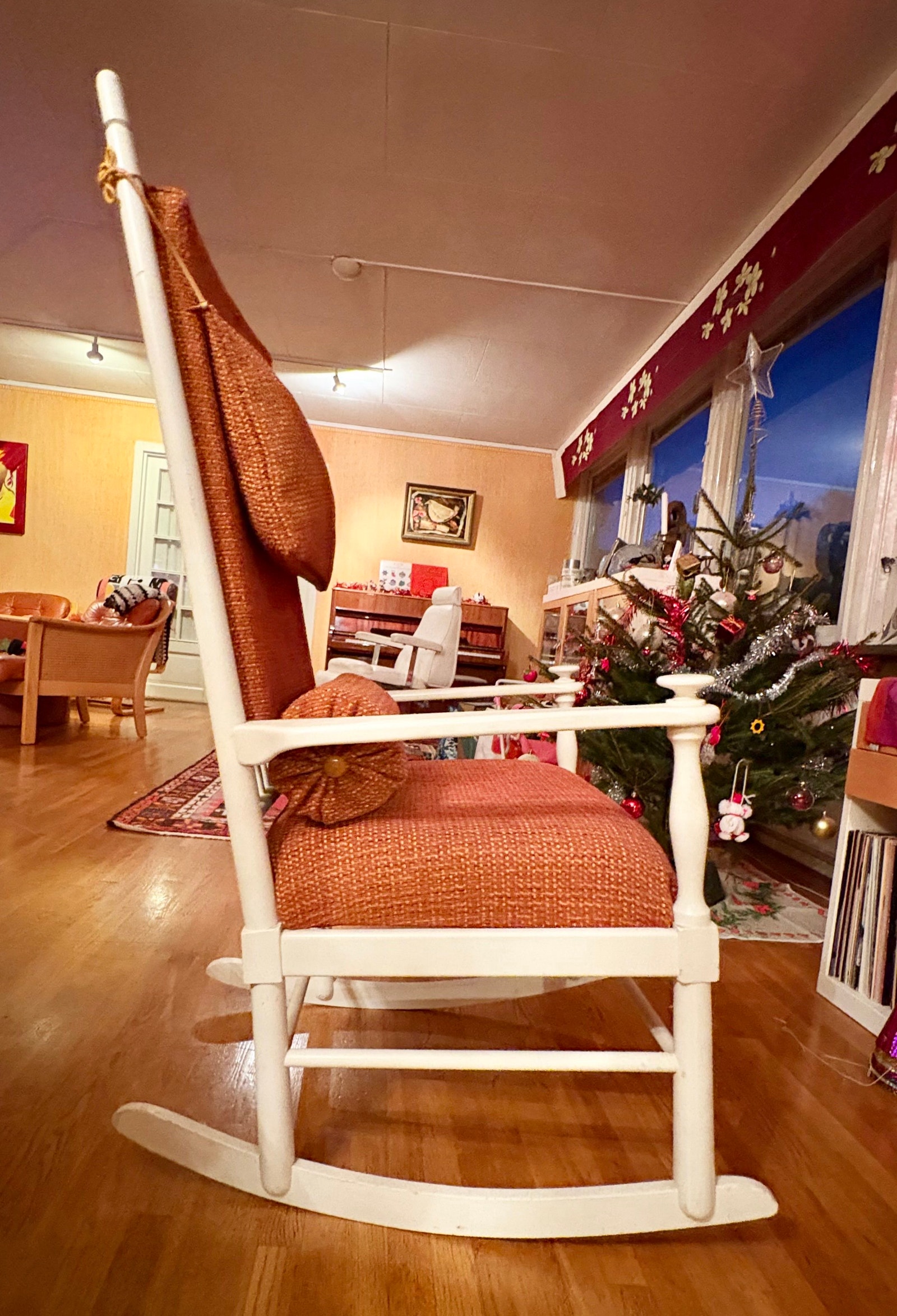 Vit Gungstol Med Orange Klädsel - Bild 4