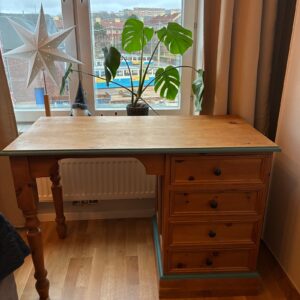 Fint Betsat Furuskrivbord