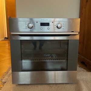 Electrolux inbyggnadsugn med varmluft