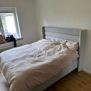 210 Säng nypris 52 000kr