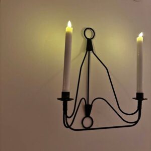 Väggljusstake i svart metall med tre armar – gott skick