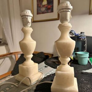 Två ljusstakar i alabaster – som nya