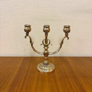 Vintage trearmad kandelaber i mässing – gott skick