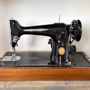 Antik Singer symaskin – välbevarad prydnad