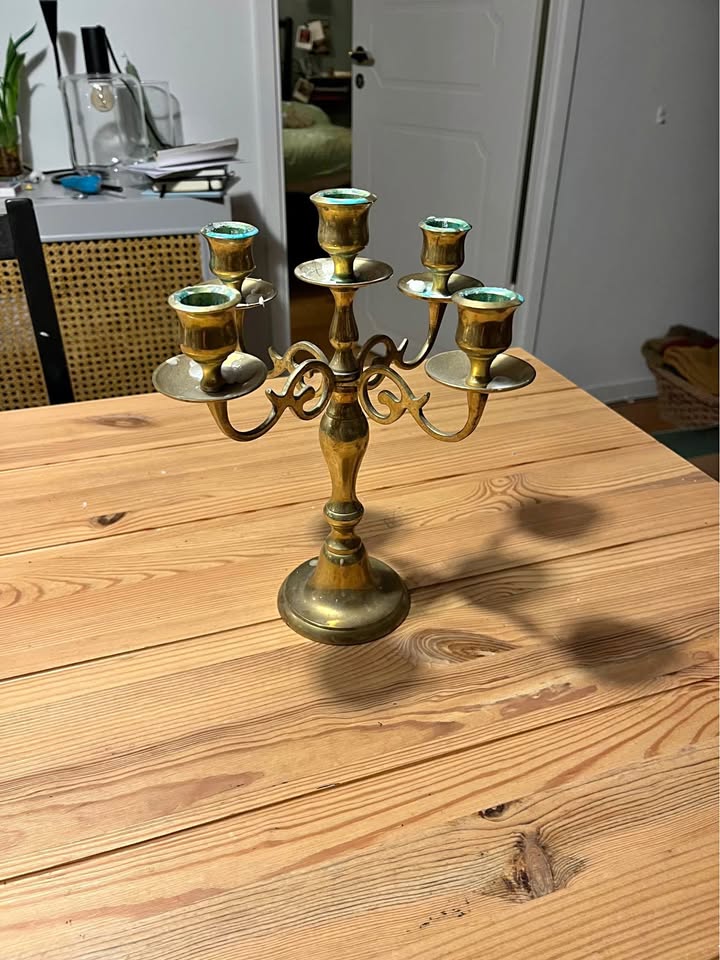 Två klassiska kandelabrar i mässing och silver – elegant skick - Bild 2