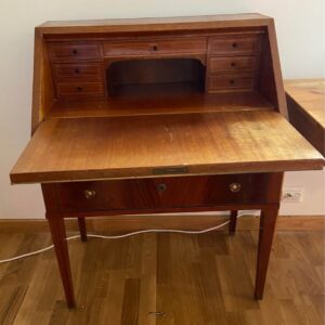 Vintage sekretär i massivt trä