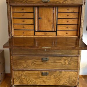 Antik sekretär i ek