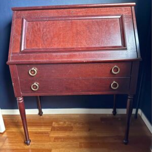 Sekretär i mahogny med nedfällbar skiva